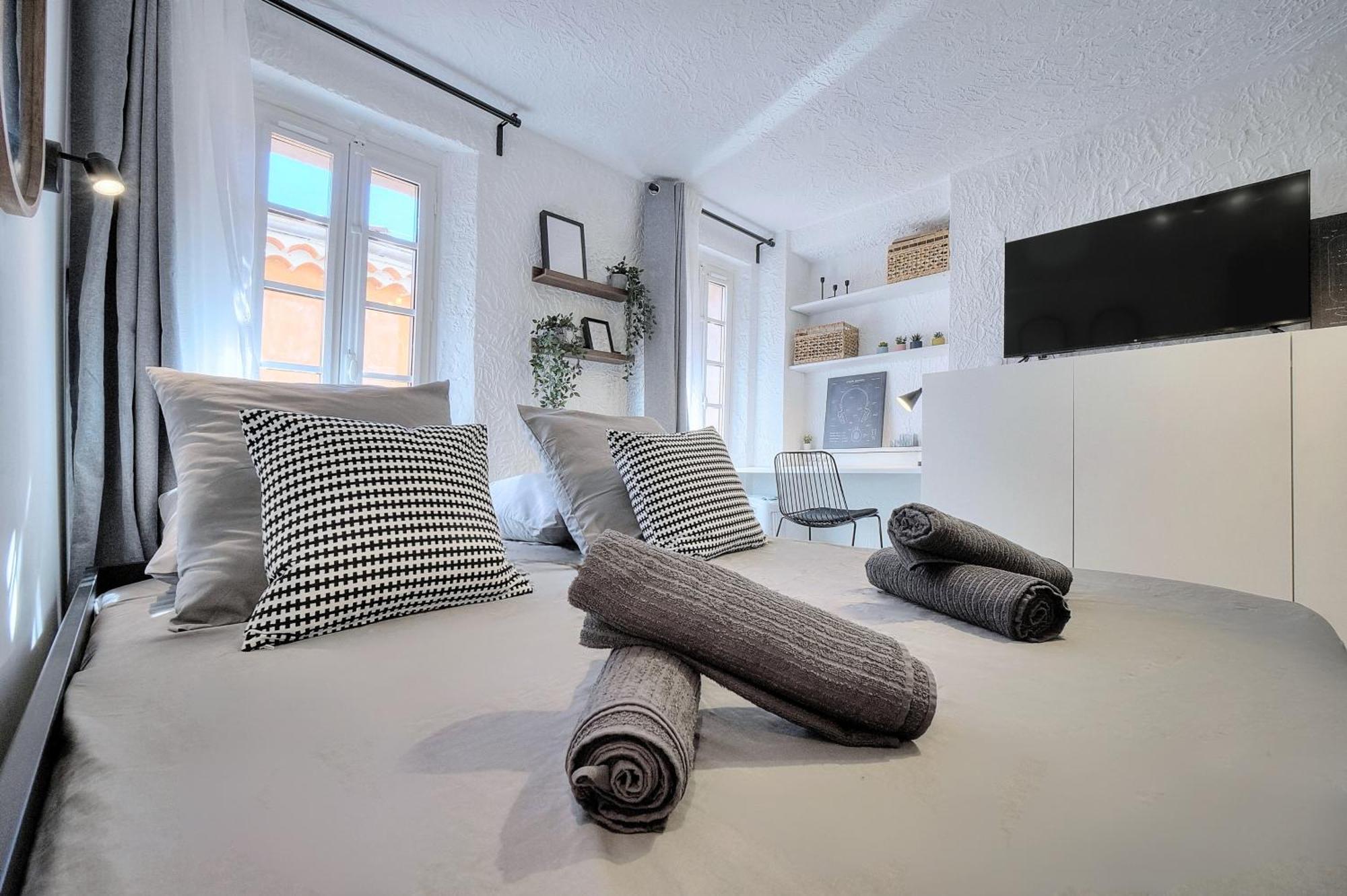 Studio De Luxe Au Coeur De Грасс Экстерьер фото